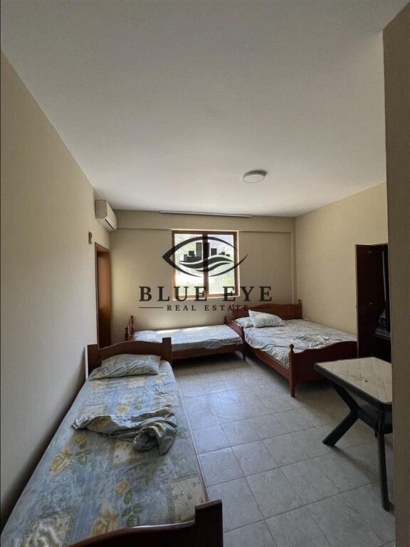 Objekt per shitje me 10 Garsoniere dhe Apartament 3+1, Kavaje!