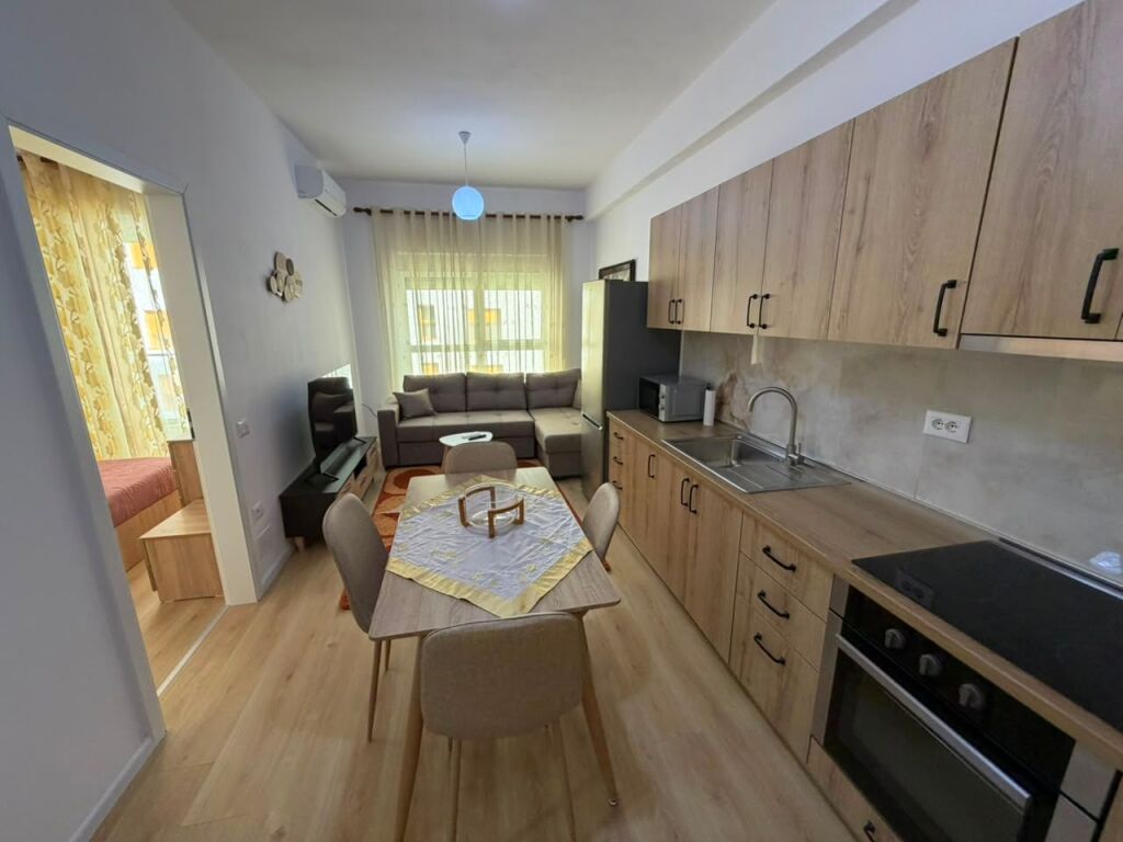 Appartamento 1+1 in affitto  📍 Indirizzo: Ali Demi, Complesso Kadiu 🏢💰 Prezzo: 40.000 lek/mese  