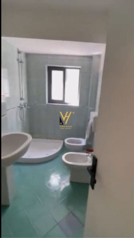 JEPET ZYRE 70 M2 ME QERA TE TIRANA E RE 65.000 LEKE