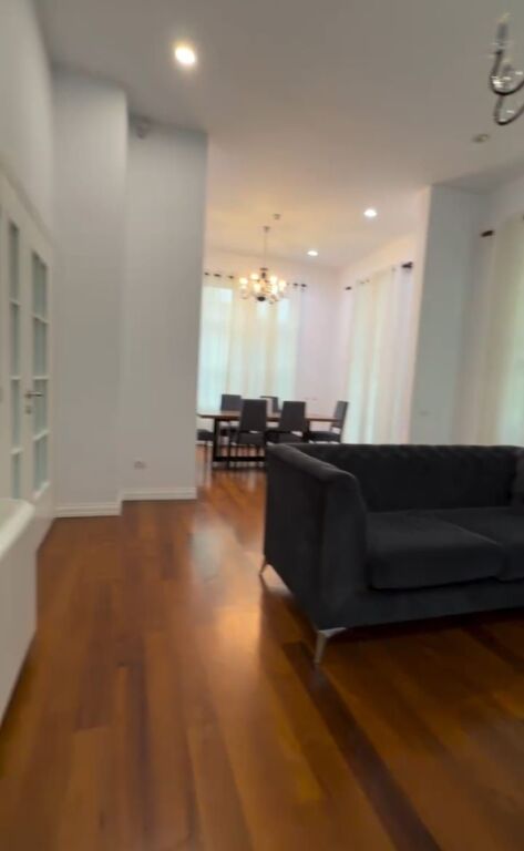 🏡 Vilë me Qira në Rolling Hills Residence