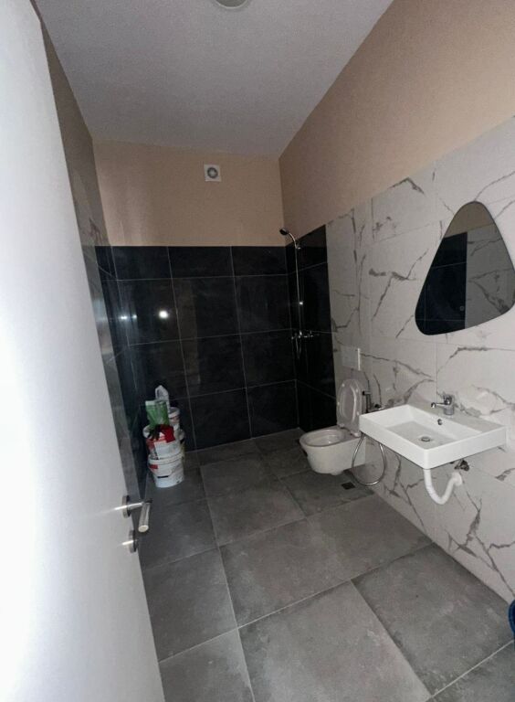 📌 Shitet Apartament 1+1 – Porta Tirana e Re