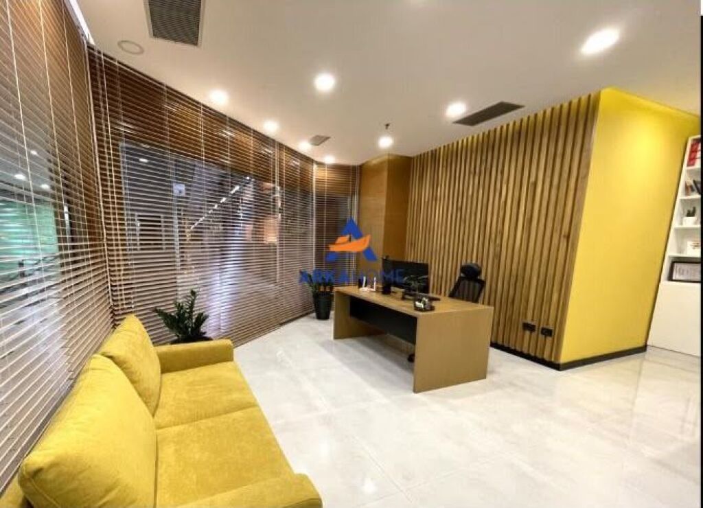 LOCALE COMMERCIALE IN AFFITTO 35M2 "RRUGA E ELBASANIT" 750 EURO
