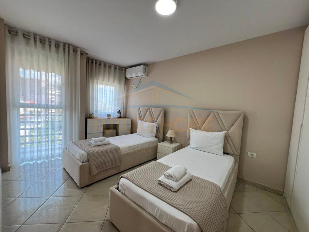 Shitet, Apartament 2+1, Komuna e Parisit