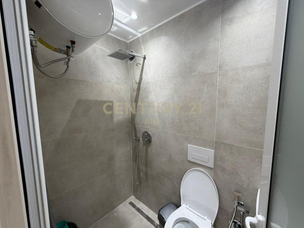 QIRA, AMBIENT 30 m² KATI 0, PRANË RRUGËS SE KOSOVARËVE