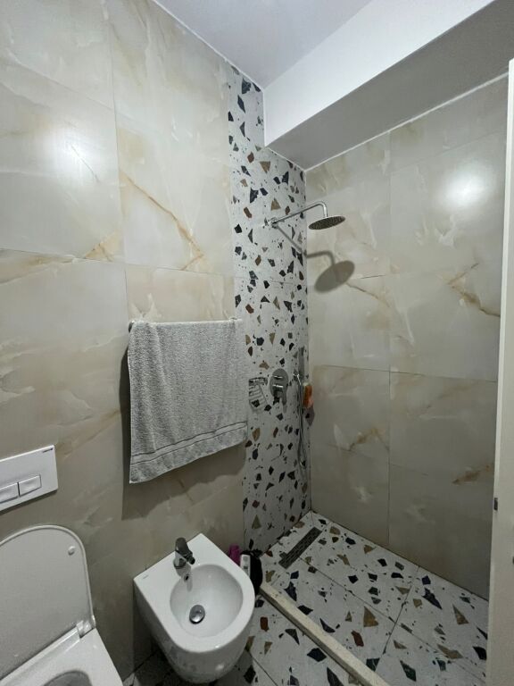 🏡 Apartment 1+1 + Parking Spot for Rent – 📍 Ali Demi Mangalem 21💰 Price: 50,000 Lek/Month