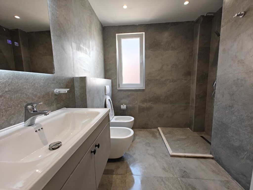 SHITET APARTAMENT 2+1 - MATERNITETI I RI