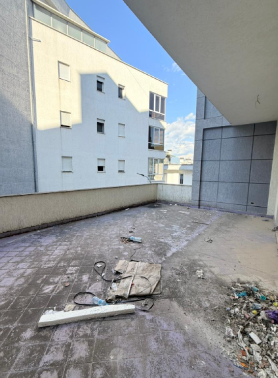 SHITET APARTAMENT 3+1 ME VERANDA – KOMPLEKSI MATEO, KOPSHTI ZOOLOGJIK