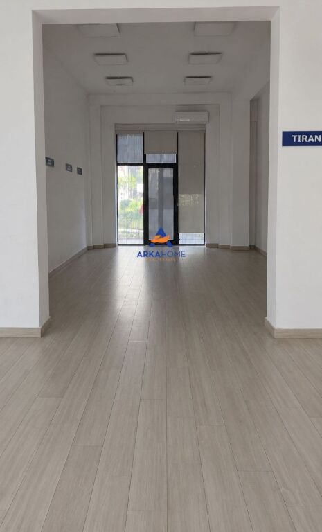 NEGOZIO IN AFFITTO SULLA STRADA 90.7M2 "ALLA COMUNE DI PARIGI" 1530 EURO