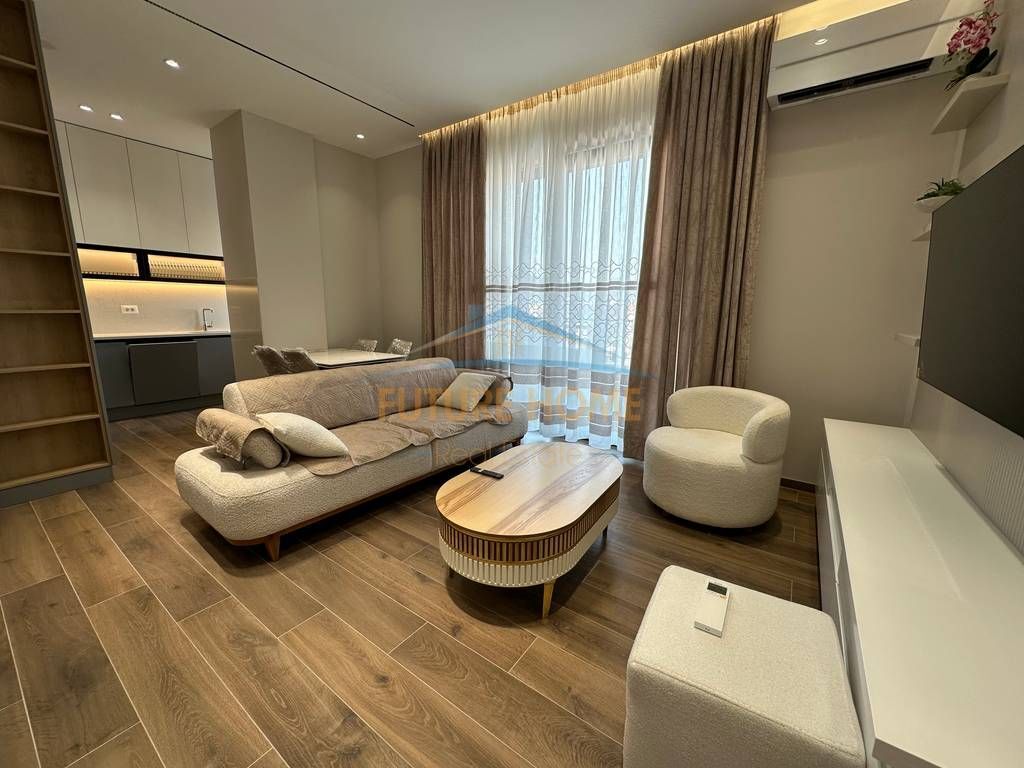 Qera ,Apartament 2+1 + Verande + Parking !!