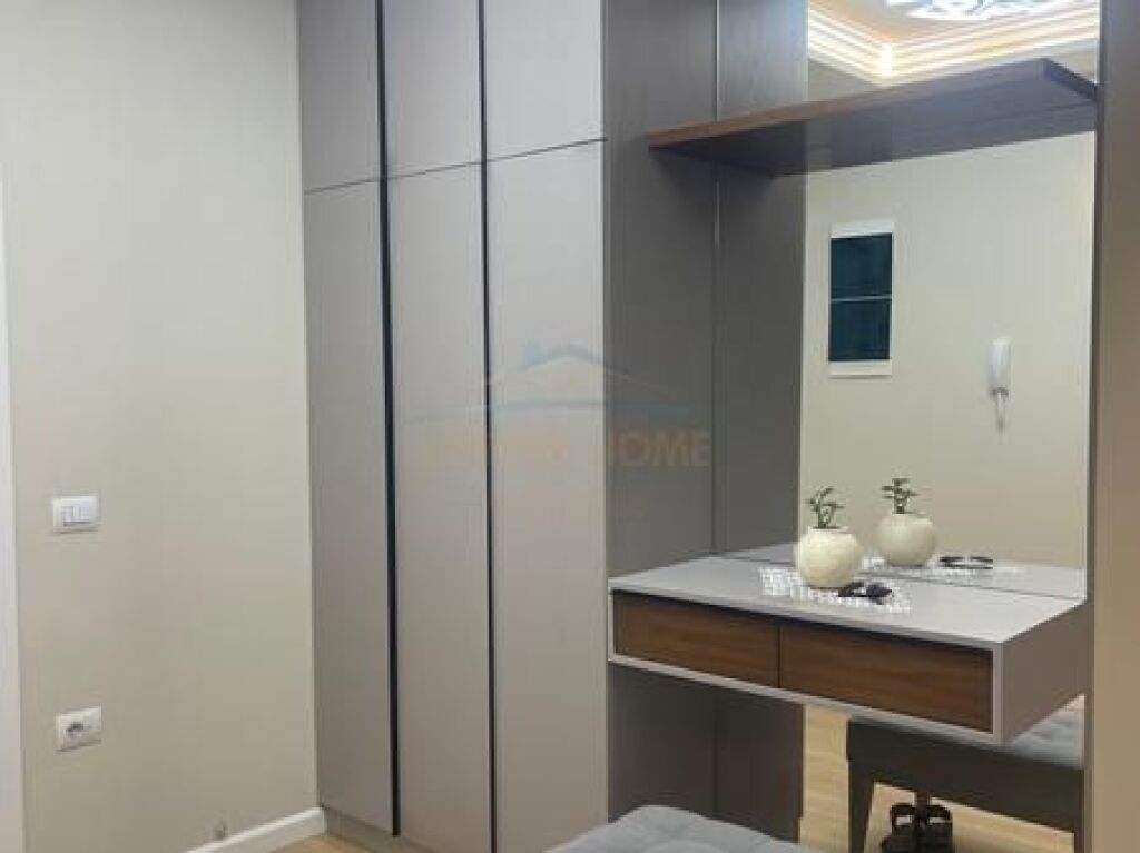 Shitet, Apartament 3+1+2 + Post Parkimi, Rruga e Kosovareve, Tiranë