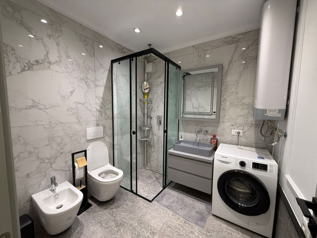 QERA APARTAMENT 1+1 ME POST PARKIMI TEK VILA L/2 NE ASTIR 55.000 ALL NE MUAJ