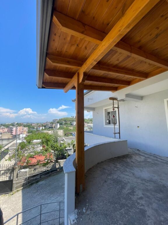 Villa su due piani in vendita a Durazzo, ex fabbrica di mattoni