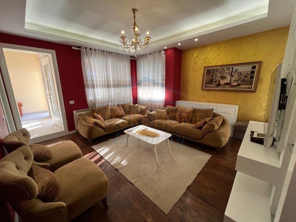 Qera, Apartament 1+1+Verandë, Ish Dogana, Tiranë. AL70656