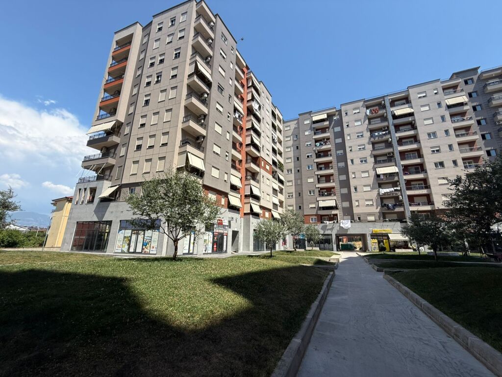 QERA APARTAMENT 1+1 ME POST PARKIMI TEK VILA L/2 NE ASTIR 55.000 ALL NE MUAJ