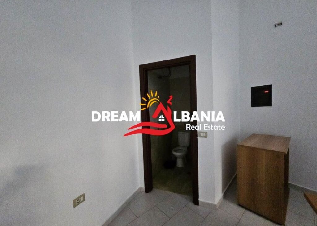 Negozio in affitto in Via Haxhi Hysen Dalliu vicino a KMY (ID 42711177)