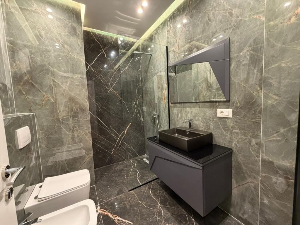 Apartament 2+1+Parking per qira tek Rruga Jordan Misja.