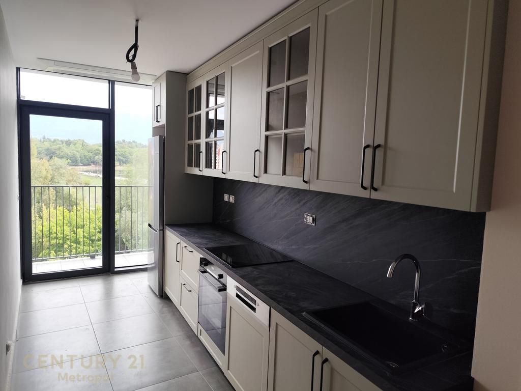 Apartment for rent with parking at Lake View