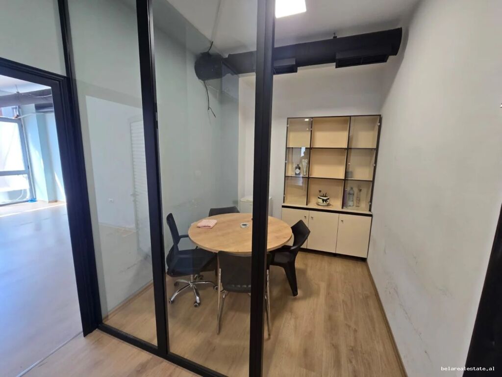 Ufficio in affitto in centro (ID BZ2994) Tirana