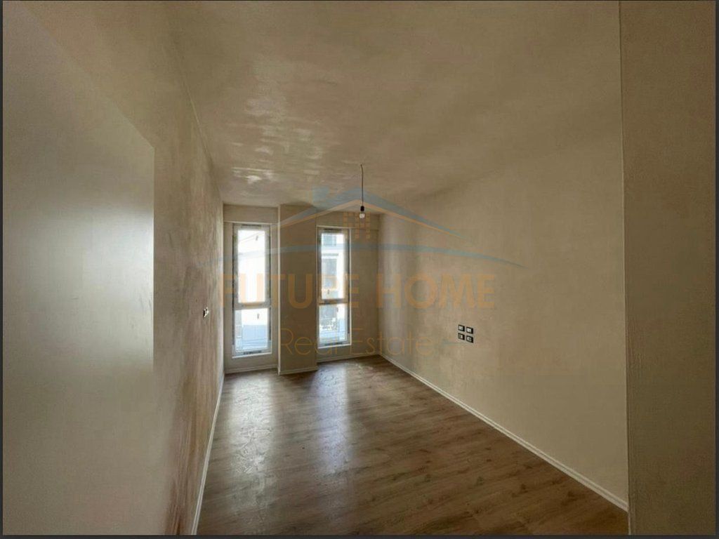 Shitet, Apartament 3+1+2, Bega 07, Komuna e Parisit.