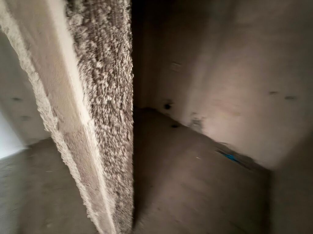 Shitet apartament tek Liqeni i Thate