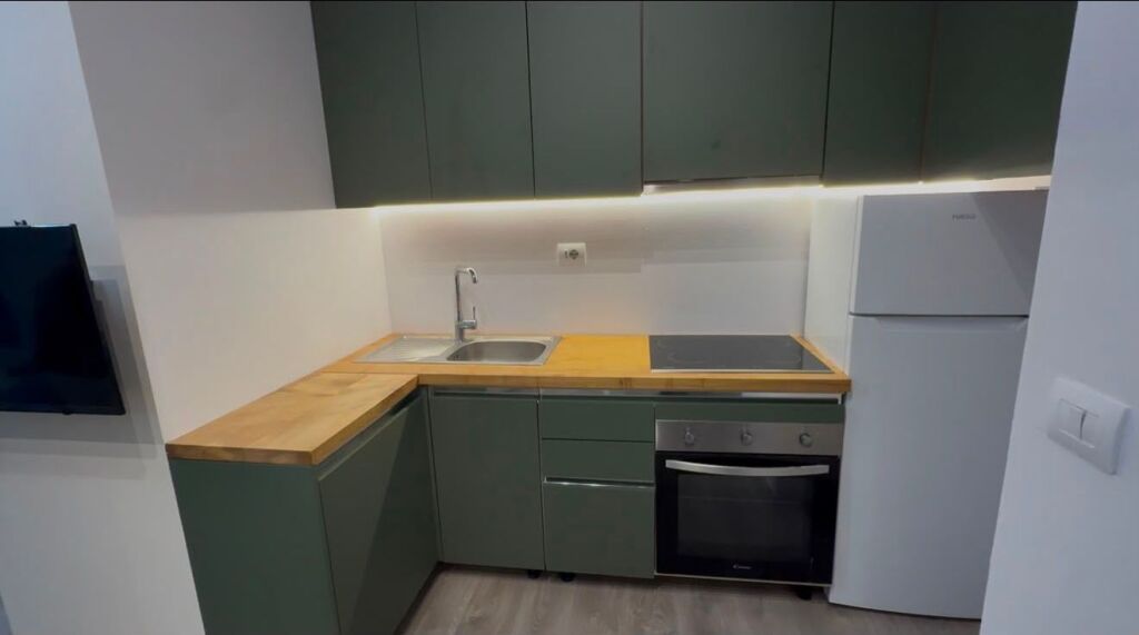 🏡 Shitet Studio – Mangalem 21💰 Çmimi: 8,100,000 Lekë