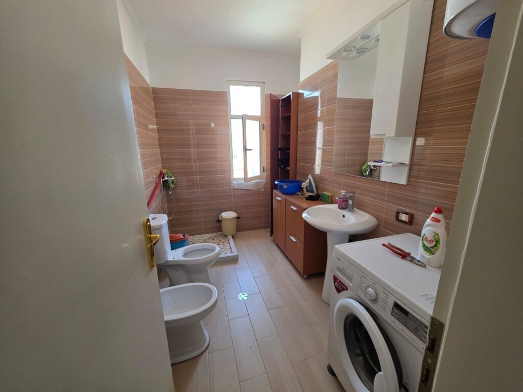 Vendesi 2 appartamenti 1+1 155 mila lek albanesi Yzberisht. Vendesi anche singolarmente
