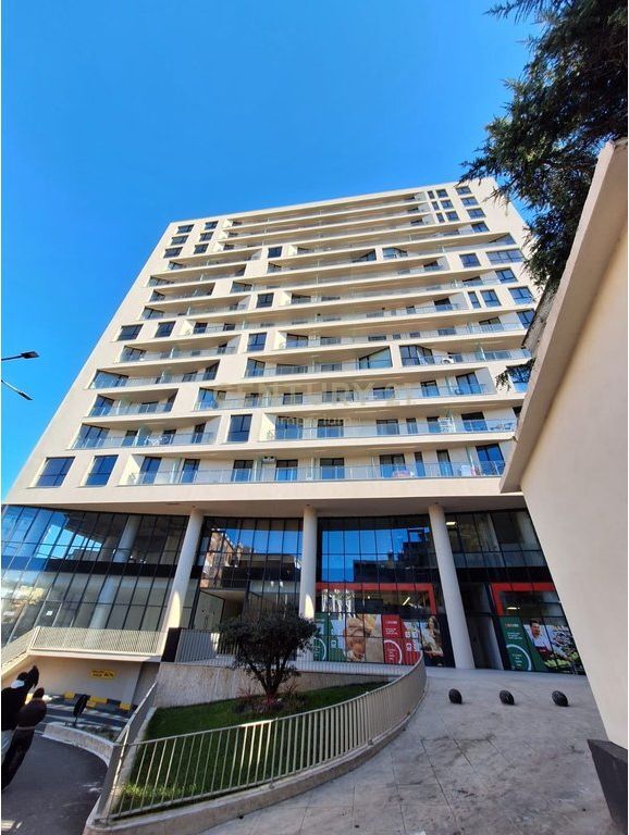 🏢 LOCALE COMMERCIALE IN AFFITTO AL GOLDEN TOWER – MINE PEZA ✨