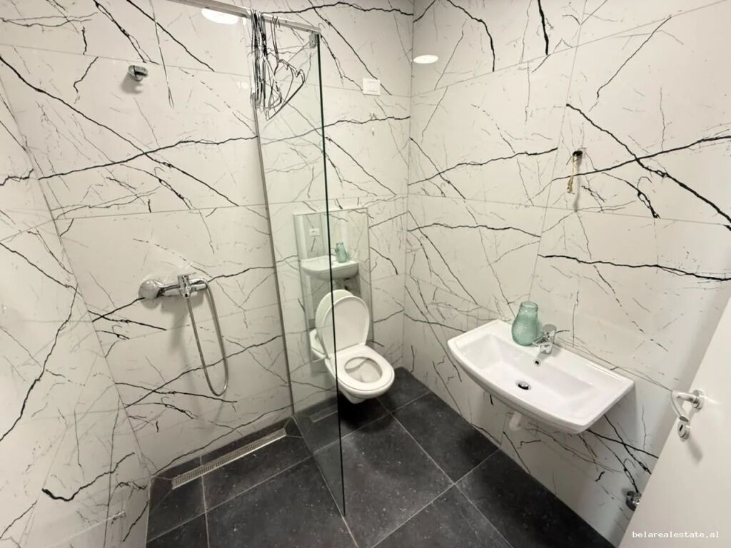 Zyre Me Qera Tek Lake View Residence (ID BZ2963) Tirane