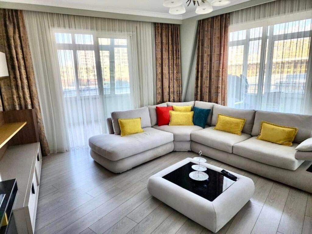 Apartament me Ballkon Panoramik pranë Durrës Marina