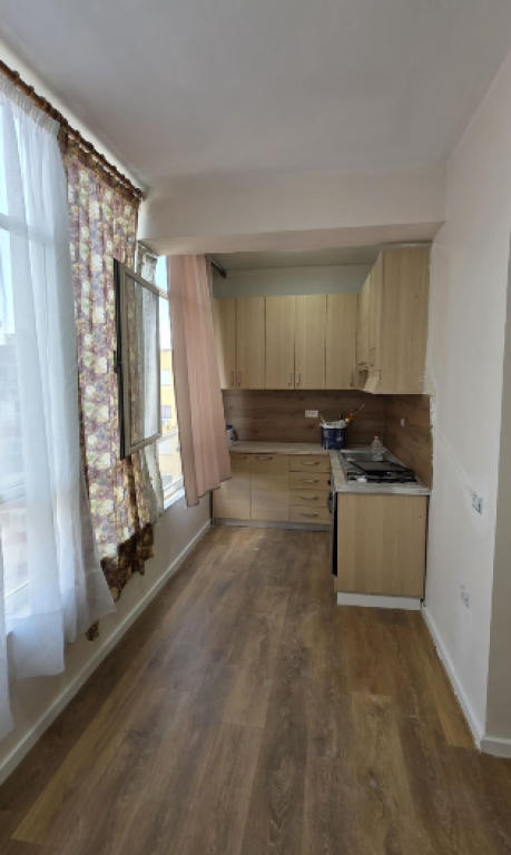 SHITET APARTAMENT 2+1 – ASTIR, PRANË BAR ARTISTI