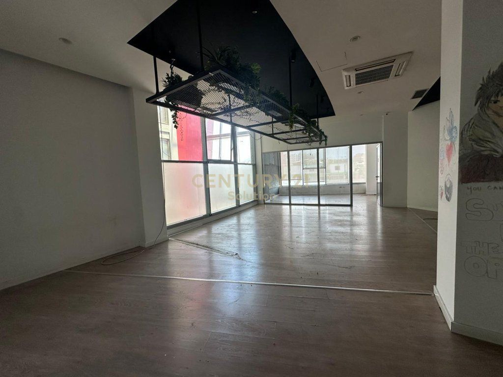 NJESI BIZNESI 324M2 PER QIRA , ASTIR NE RRUGE KRYESORE!