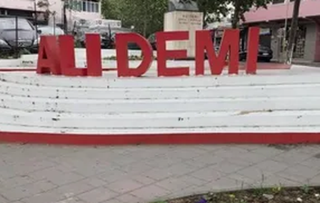 Disponojme Apartament per shitje 2+1 +2 Poste Parkimi ne rrugen " Pasho Hysa", Tregu Elektrik.