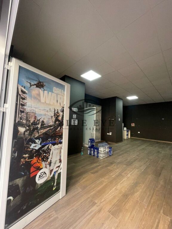 Locale commerciale in affitto vicino al Palazzo dello Sport, Durazzo!