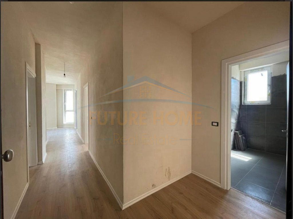 Shitet, Apartament 3+1+2, Bega 07, Komuna e Parisit.