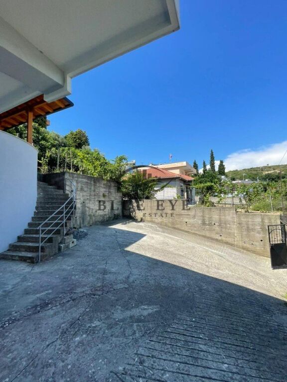 Villa su due piani in vendita a Durrës, ex fabbrica di mattoni