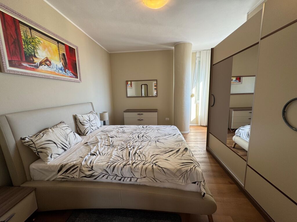 Jepet apartament me qera 1+1