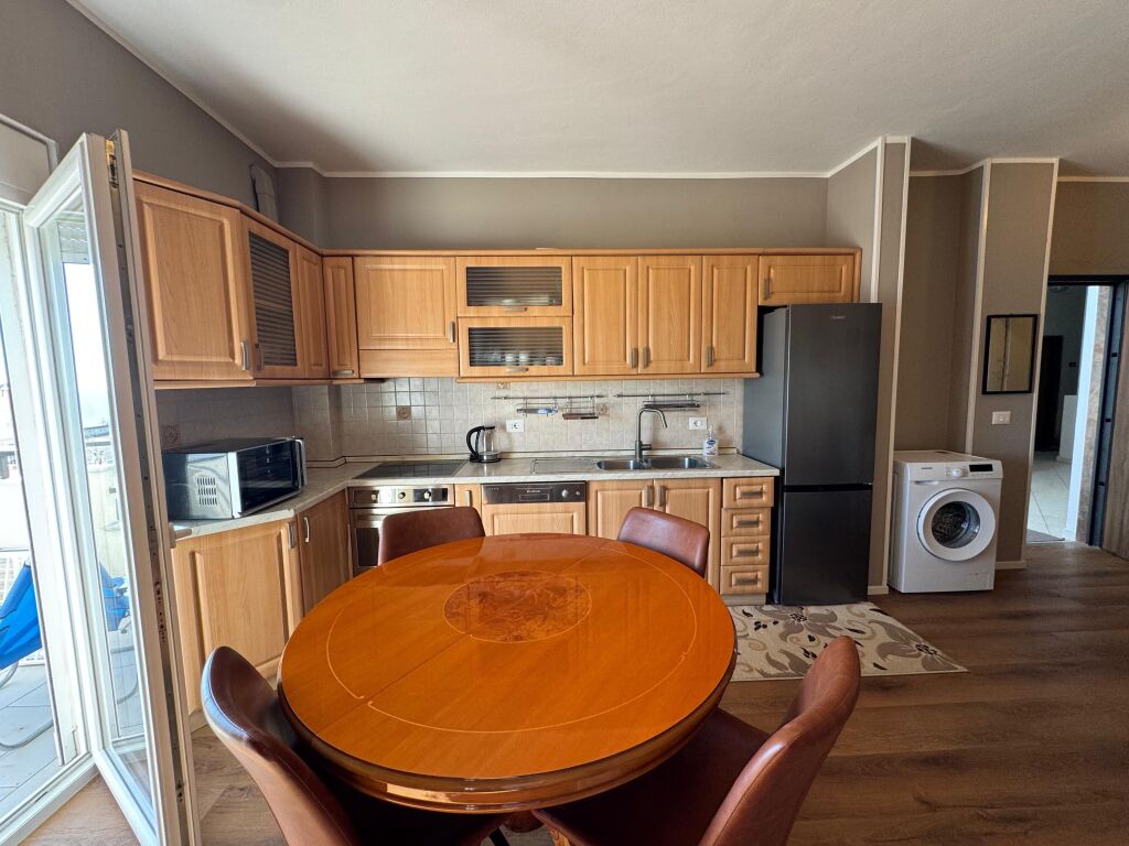 Jepet apartament me qera 1+1