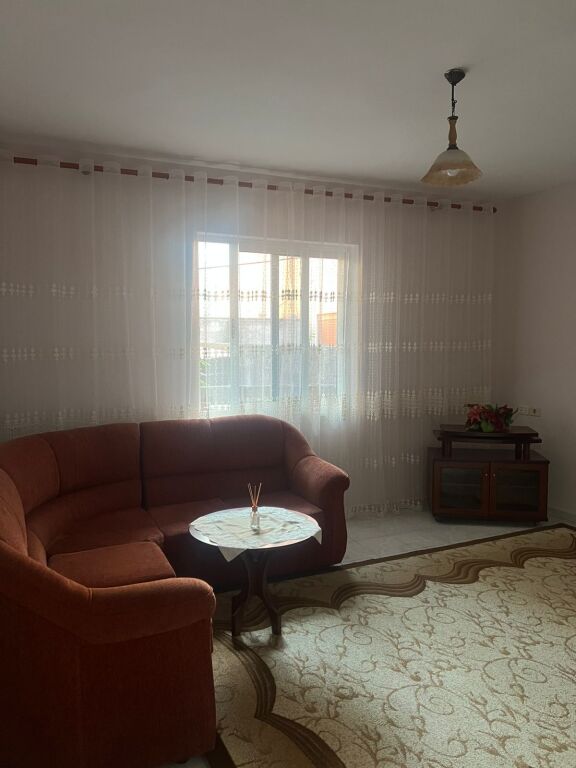 🚨 40.000 Lek/mese | AFFITTASI IL PRIMO PIANO DI UNA CASA PRIVATA 🚨  📍 Blloku Gintash, Tirana