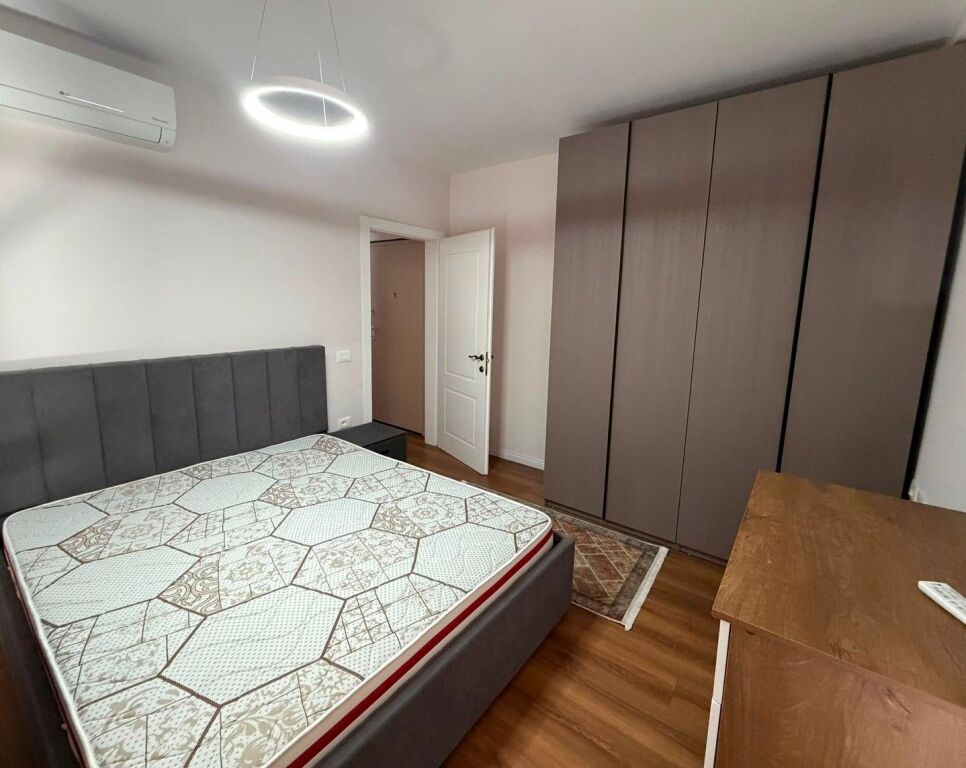 📌APARTAMENT 2+1 ME QIRA TEK RRUGA E BARRIKADAVE