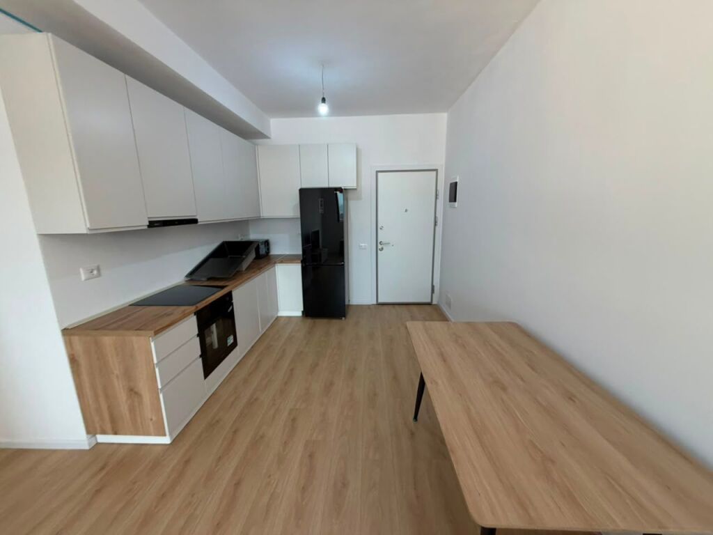 🏡 Appartamento 2+1 in Affitto   📍 Posizione: Ali Demi, Complesso Kadiu💰 Affitto: 48.000 Lek/mese