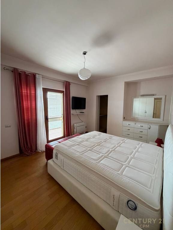 Shitet Apartament 2+1+2+Garazh te Myslym Shyri