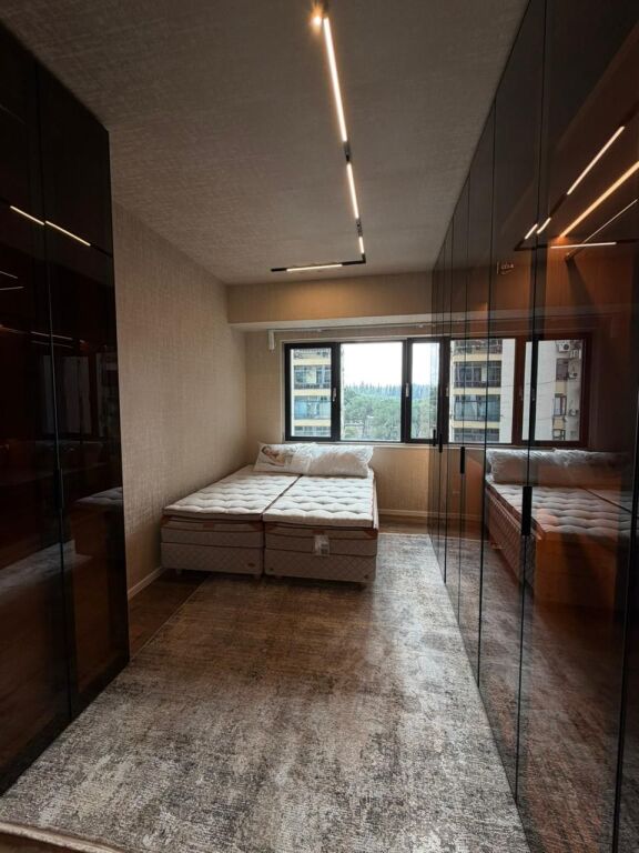 Shitet apartament 2+1 + 2 tualete Ambassador 3, prane stadiumit air albania