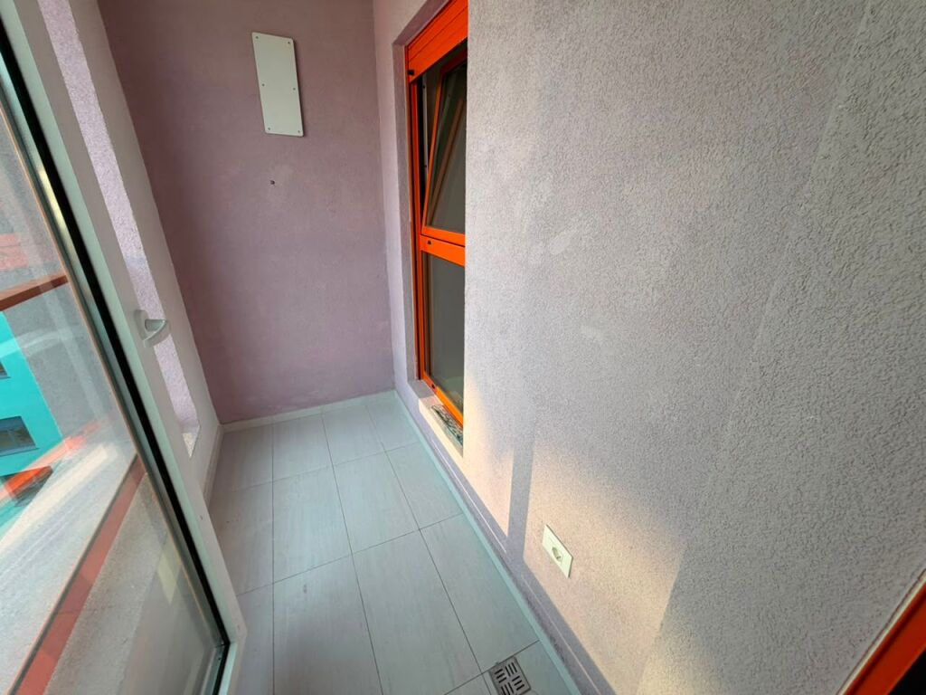 🏡 Appartamento 2+1 in Affitto   📍 Posizione: Ali Demi, Complesso Kadiu💰 Affitto: 48.000 Lek/mese