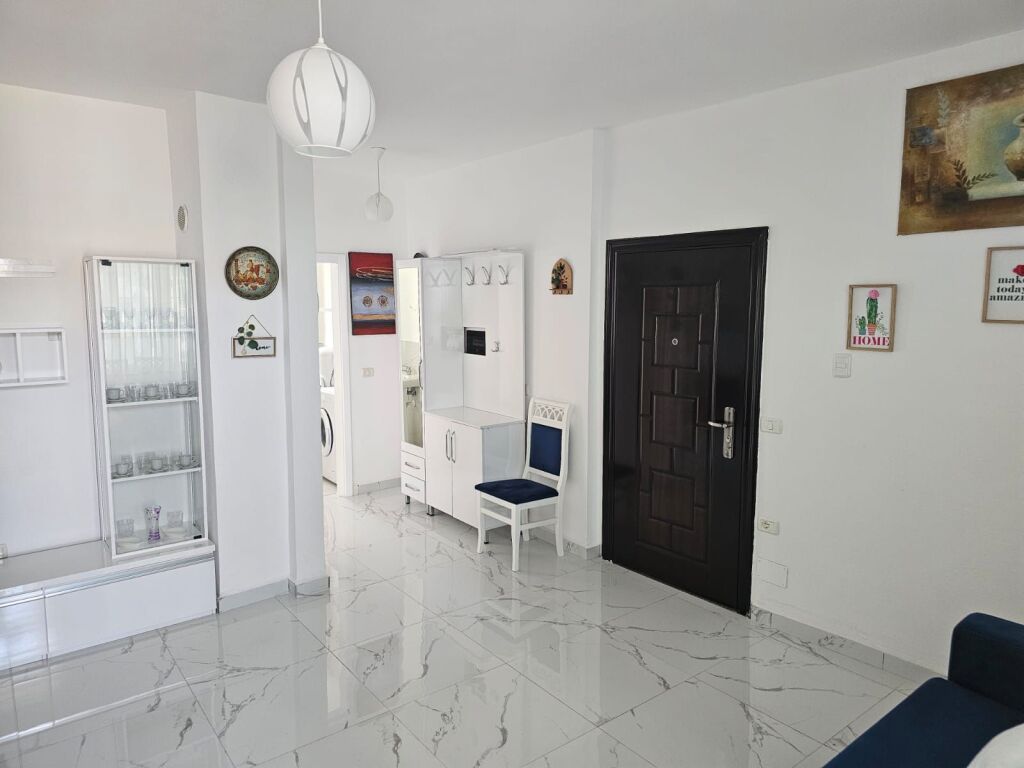 Shitet apartament 1+1  prane detit