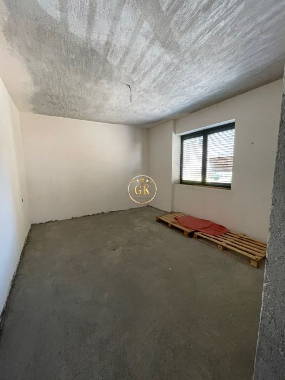 🏡 APARTAMENT 3+1 + 2 BANJO NË SHITJE – PRANE POLICISE DURRES