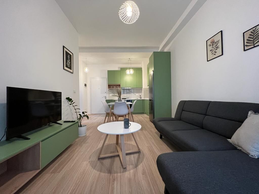 Apartament 1+1, Frosina Plaku!