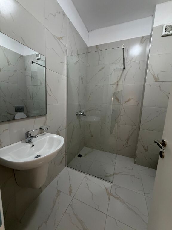 🏡 Jepet me Qira Apartament 1+1 tek Golden Park!