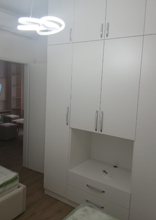 JEPET ME QIRA APARTAMENT 2+1  PORTA TIRANA E RE