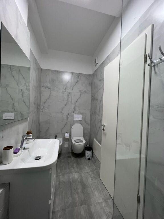 Apartament 1+1, Frosina Plaku!