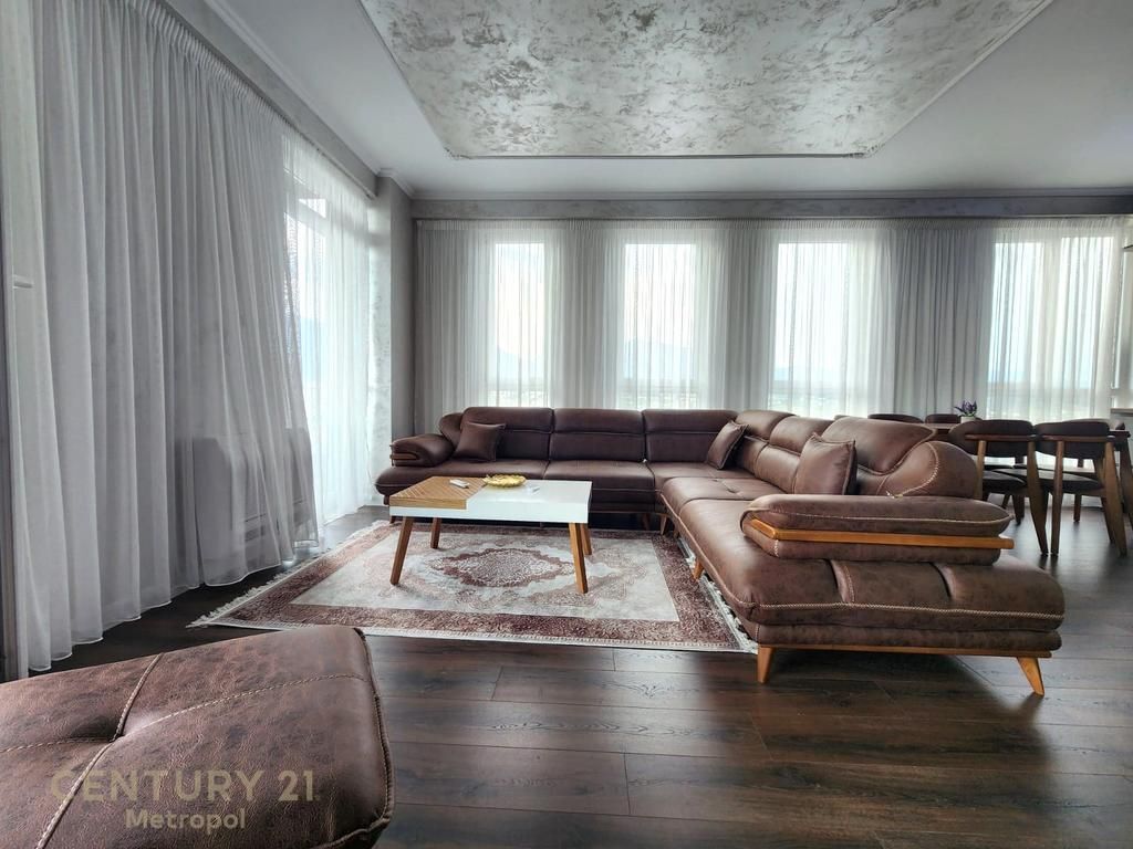 Jepet me qera qera apartament 2+1+2 tualete +2 poste parkimi ,rruga e Elbasanit! 1,500 € /Muaj